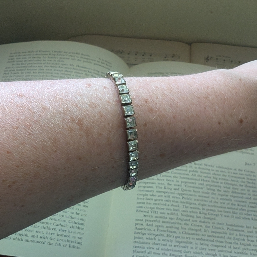 Elegant Silver Rhinestone Bracelet - Picture 12 of 12